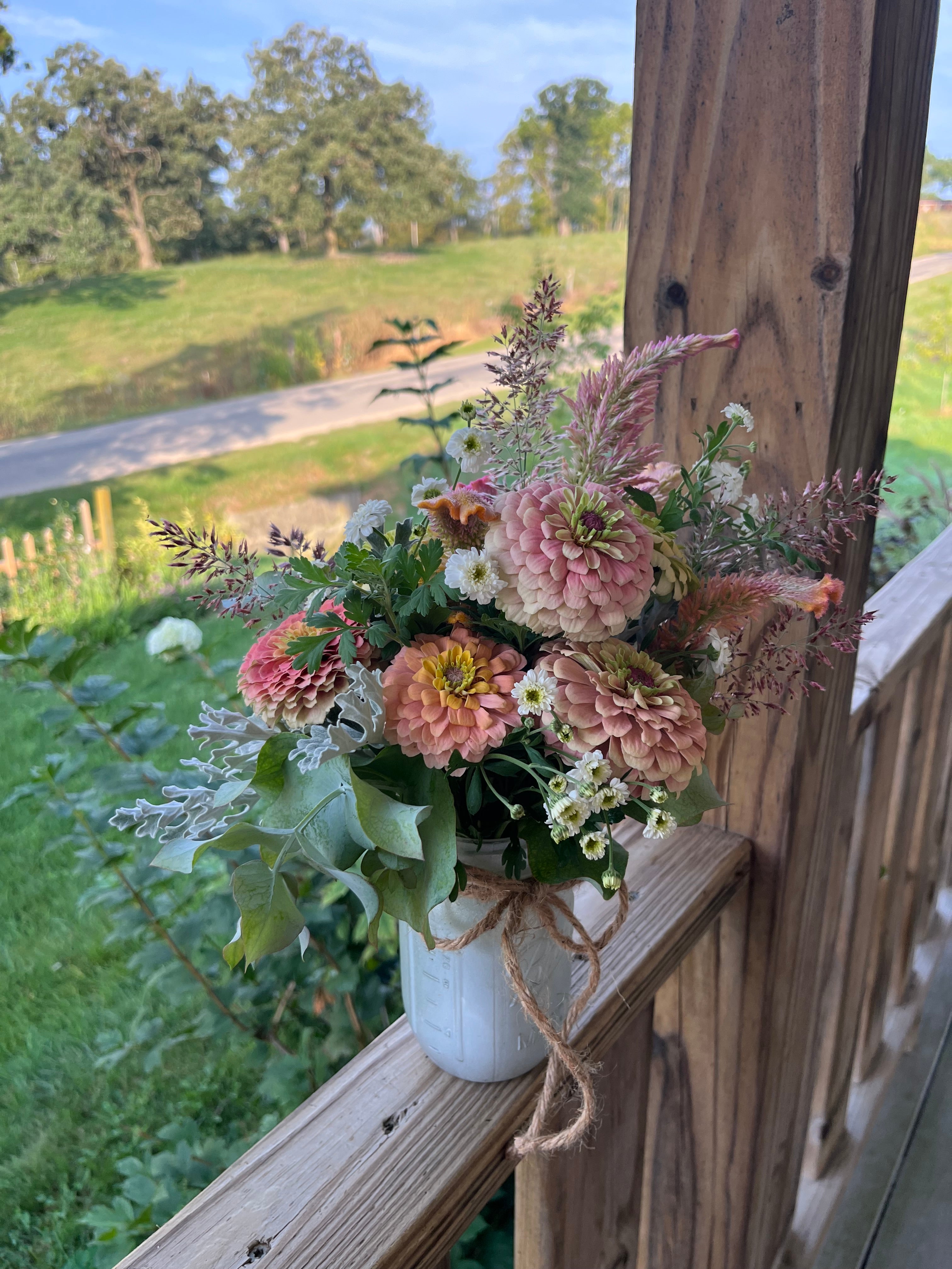 Pint-size Arrangement (preorder only)